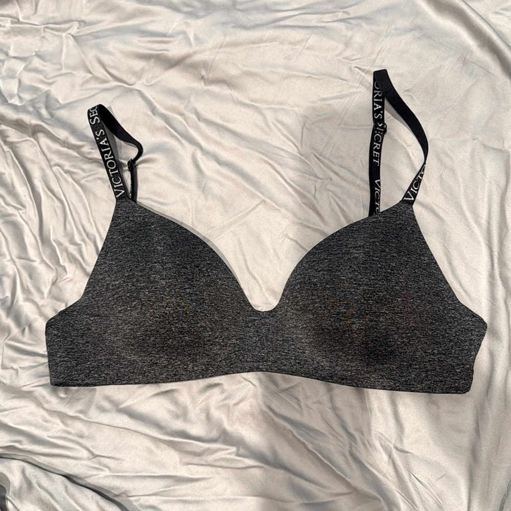 Victoria’s Secret - Lightly Lined Wireless Bra (36C)